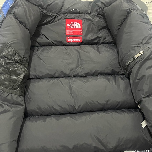 The North Face Black and Blue Puffer Jacket - Picture 12 of 15